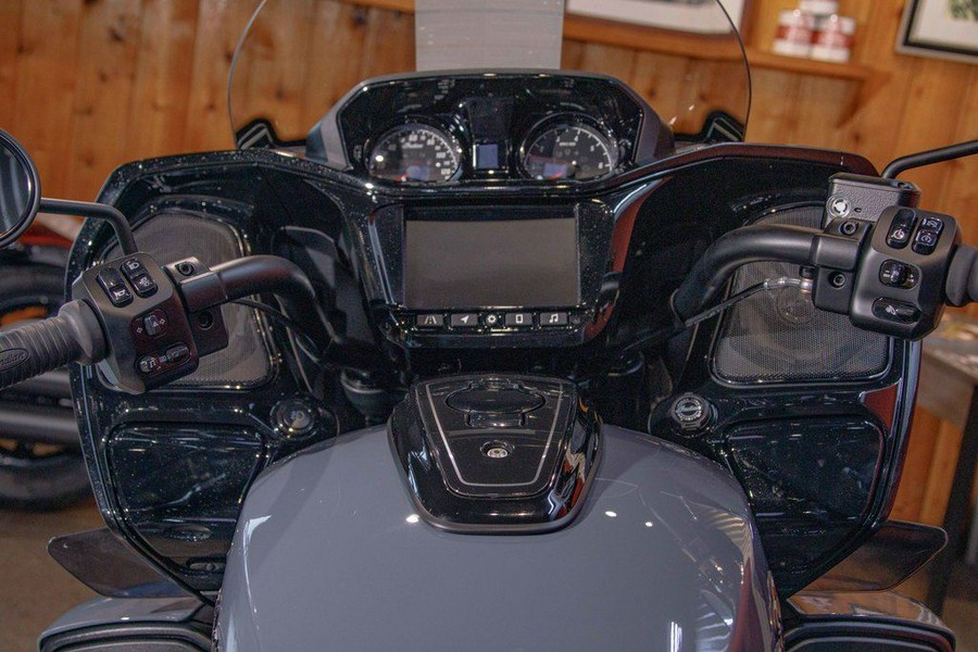 2024 Indian Motorcycle® Pursuit Dark Horse® with PowerBand Audio Package