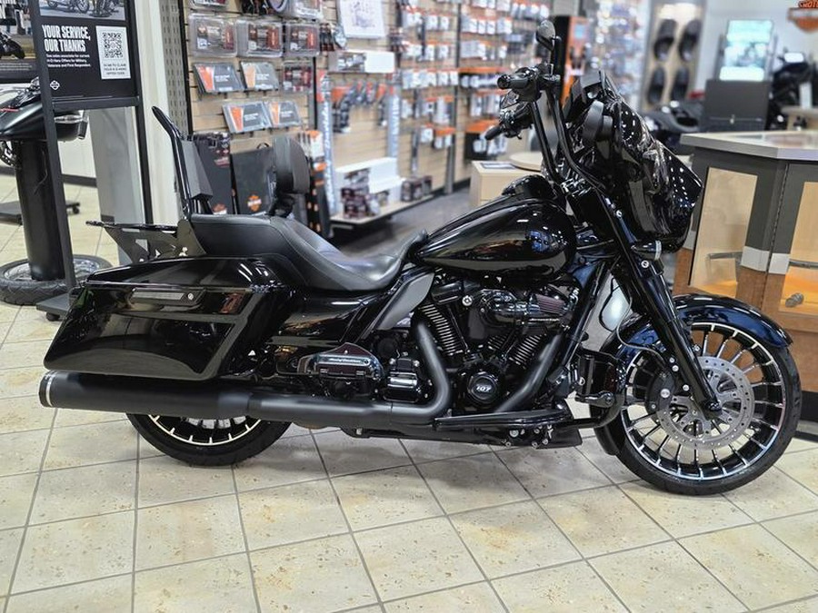 2017 Harley-Davidson® FLHXS - Street Glide® Special