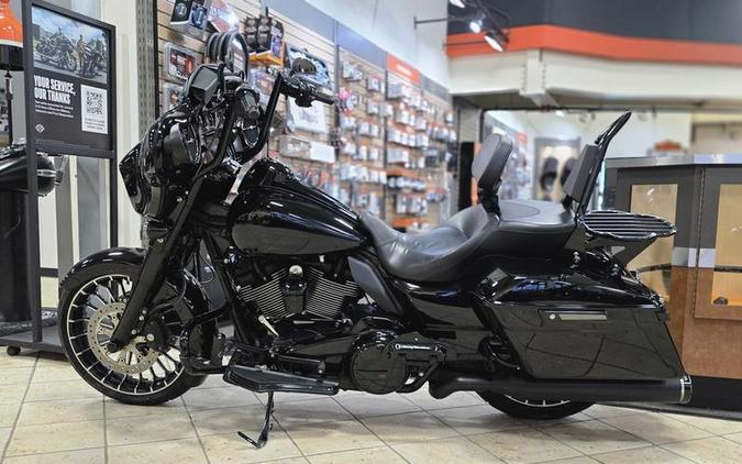 2017 Harley-Davidson® FLHXS - Street Glide® Special