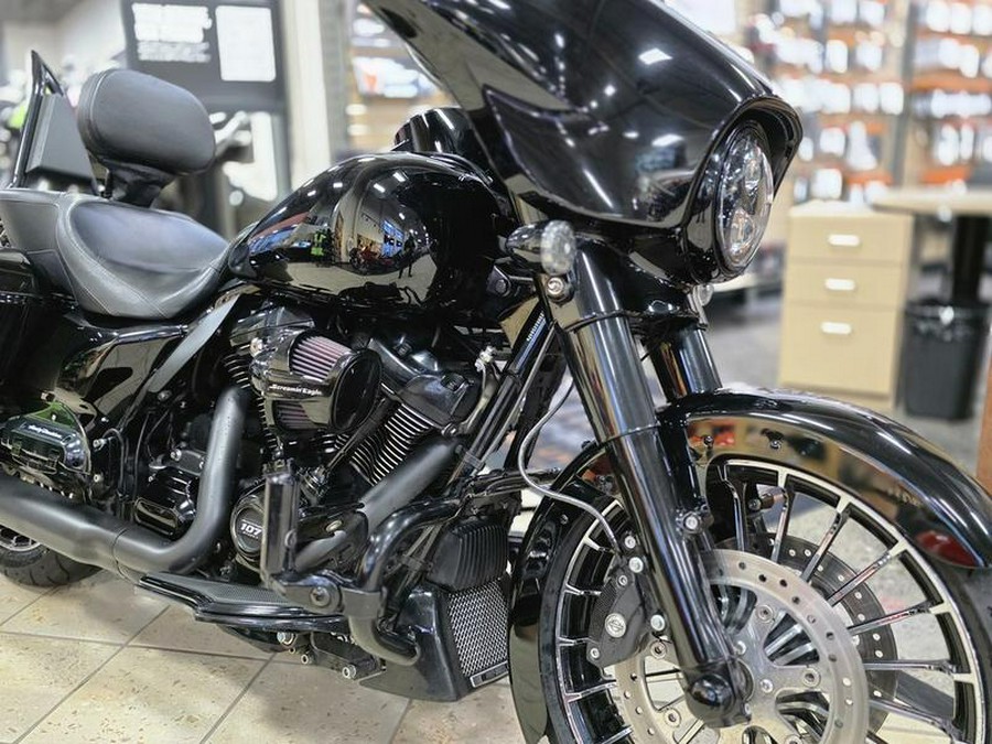 2017 Harley-Davidson® FLHXS - Street Glide® Special