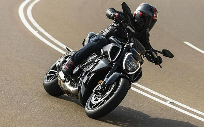 2024 Ducati Diavel V4 Black