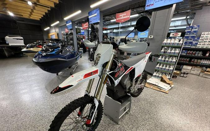New 2025 STARK FUTURE Varg EX 80 HP