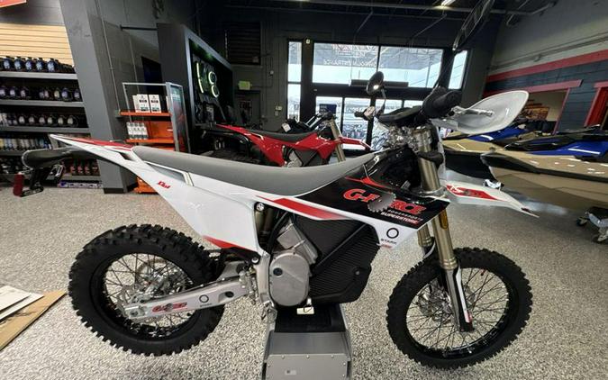 New 2025 STARK FUTURE Varg EX 80 HP
