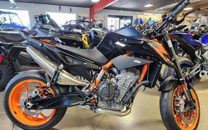 2023 KTM 890 Duke R