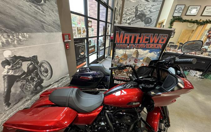 2025 Harley-Davidson® Road Glide® Brilliant Red - Black Finish