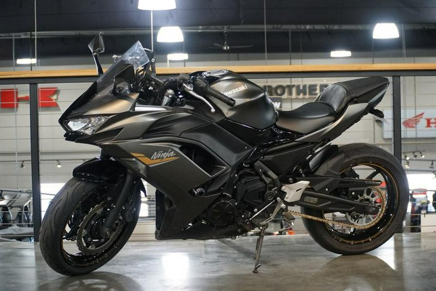 2023 Kawasaki Ninja® 650 Metallic Matte Graphenesteel Gray/Ebony