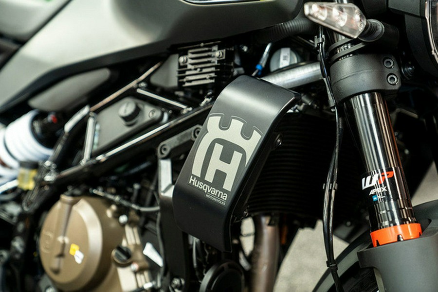 2024 Husqvarna SVARTPILEN 401