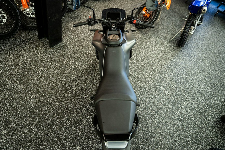 2024 Husqvarna SVARTPILEN 401