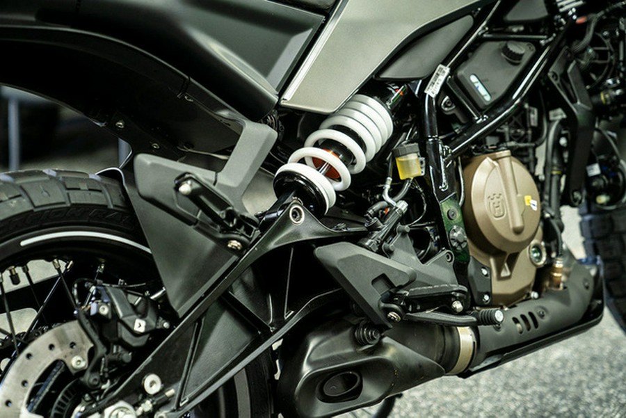 2024 Husqvarna SVARTPILEN 401