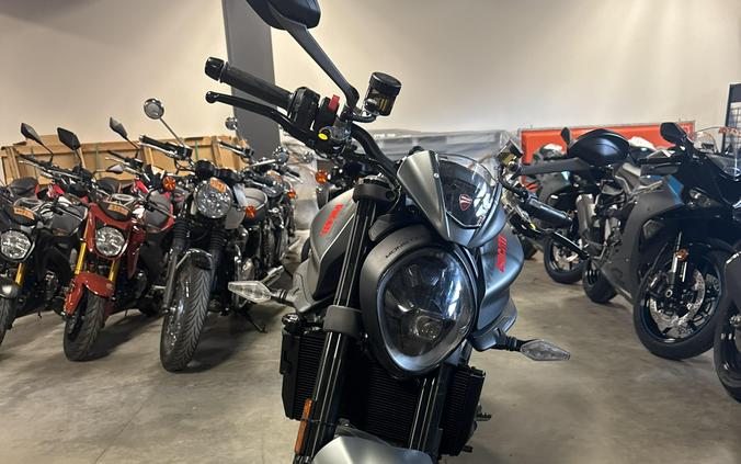 2025 Ducati MONSTER PLUS