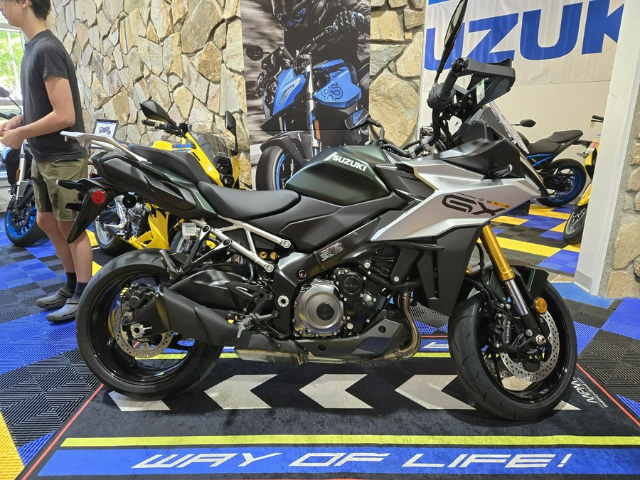 2024 Suzuki GSX-S1000GX+