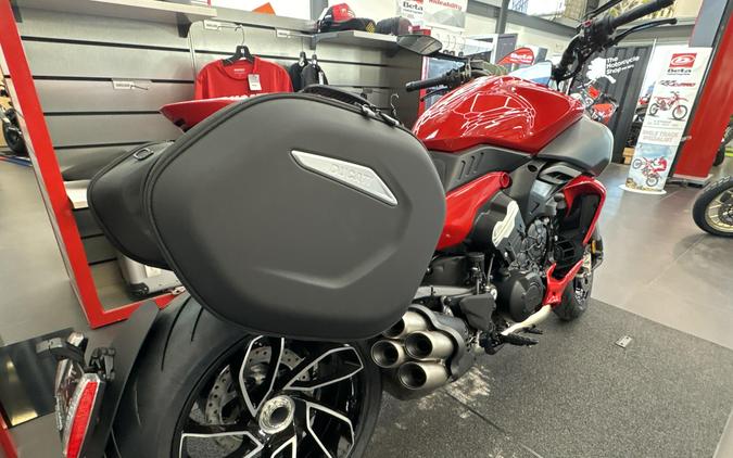 2025 Ducati DIAVEL V4