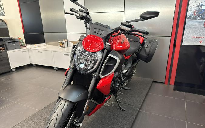 2025 Ducati DIAVEL V4