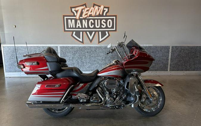 2016 Harley-Davidson® CVO™ Road Glide® Ultra FLTRUSE