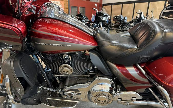 2016 Harley-Davidson® CVO™ Road Glide® Ultra FLTRUSE