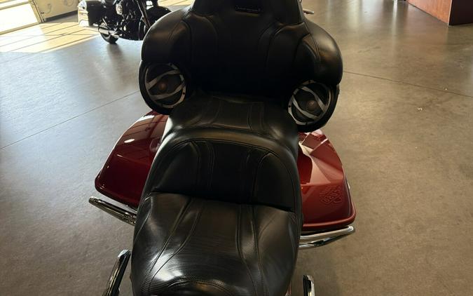 2016 Harley-Davidson® CVO™ Road Glide® Ultra FLTRUSE