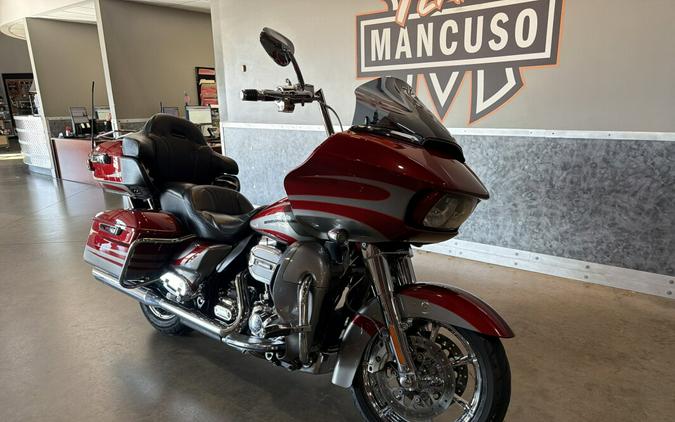 2016 Harley-Davidson® CVO™ Road Glide® Ultra FLTRUSE