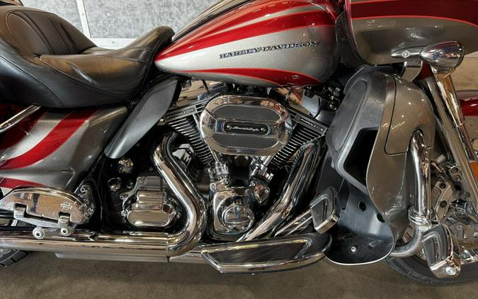 2016 Harley-Davidson® CVO™ Road Glide® Ultra FLTRUSE