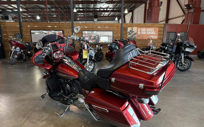 2016 Harley-Davidson® CVO™ Road Glide® Ultra FLTRUSE