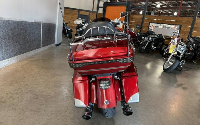 2016 Harley-Davidson® CVO™ Road Glide® Ultra FLTRUSE