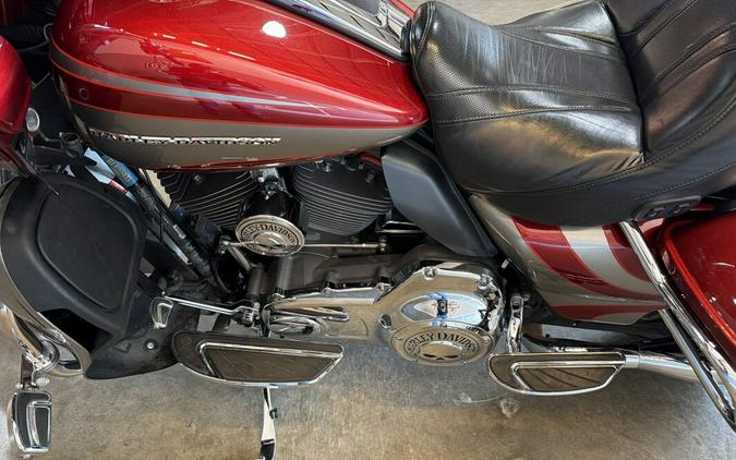 2016 Harley-Davidson® CVO™ Road Glide® Ultra FLTRUSE