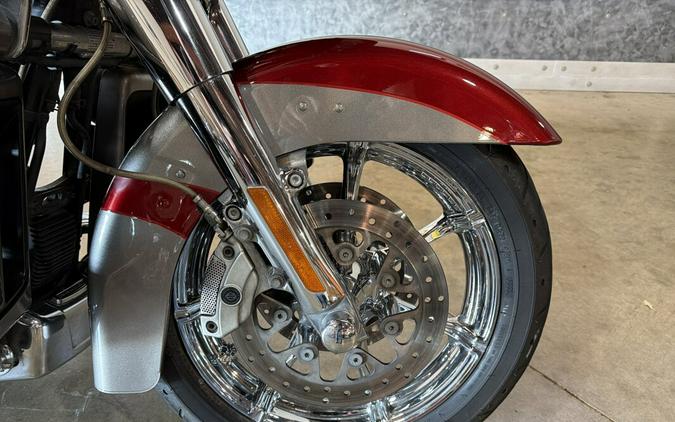 2016 Harley-Davidson® CVO™ Road Glide® Ultra FLTRUSE