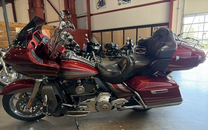 2016 Harley-Davidson® CVO™ Road Glide® Ultra FLTRUSE