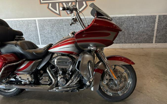 2016 Harley-Davidson® CVO™ Road Glide® Ultra FLTRUSE
