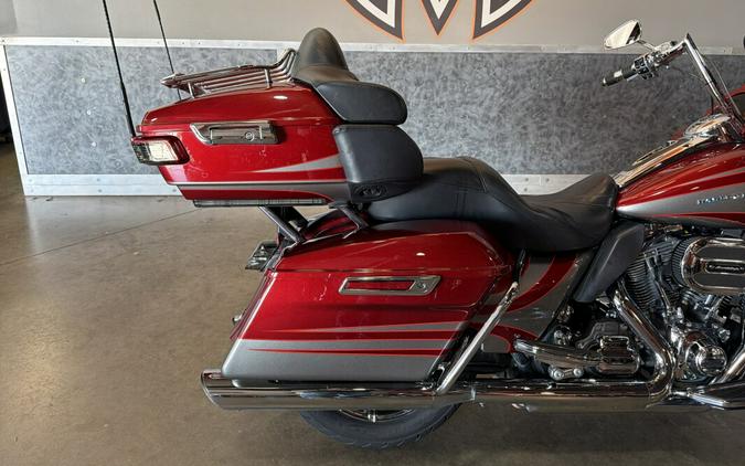 2016 Harley-Davidson® CVO™ Road Glide® Ultra FLTRUSE