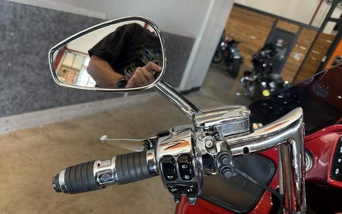 2016 Harley-Davidson® CVO™ Road Glide® Ultra FLTRUSE
