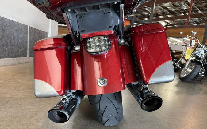 2016 Harley-Davidson® CVO™ Road Glide® Ultra FLTRUSE