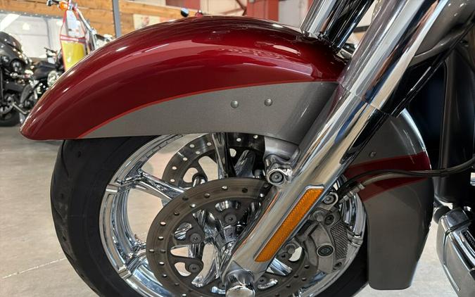2016 Harley-Davidson® CVO™ Road Glide® Ultra FLTRUSE
