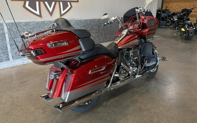 2016 Harley-Davidson® CVO™ Road Glide® Ultra FLTRUSE