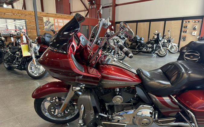 2016 Harley-Davidson® CVO™ Road Glide® Ultra FLTRUSE