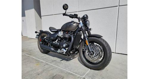 2019 Indian Scout Bobber vs. Triumph Bonneville Bobber Black: Comparison Review