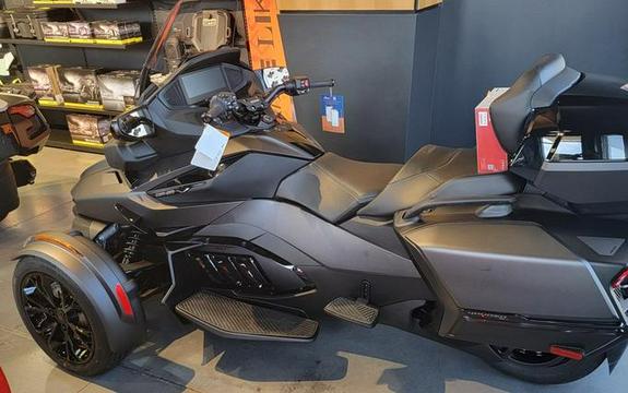 2024 Can-Am® Spyder RT Limited Dark Wheels