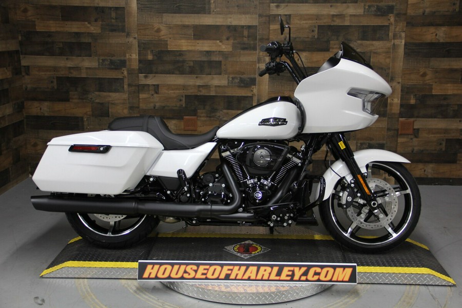 2024 Harley-Davidson Road Glide™ White Onyx Pearl - Black Finish