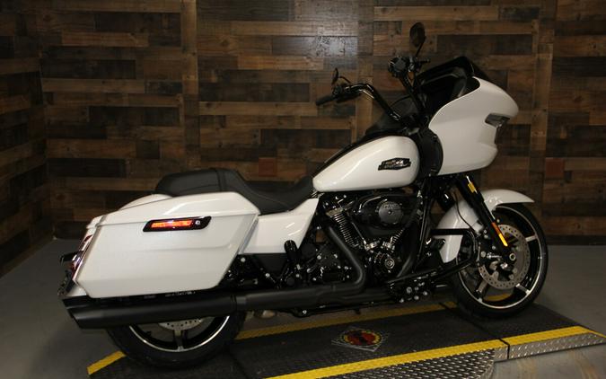 2024 Harley-Davidson Road Glide™ White Onyx Pearl - Black Finish