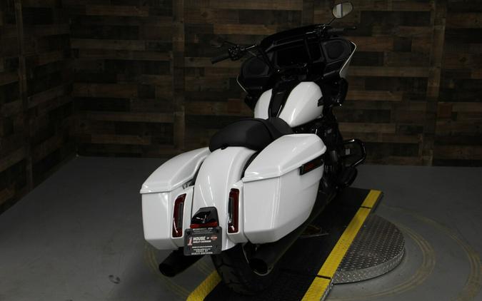 2024 Harley-Davidson Road Glide™ White Onyx Pearl - Black Finish