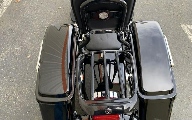 2016 Harley-Davidson® FLD - Dyna® Switchback™