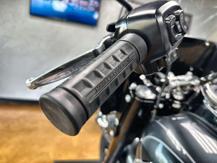 2025 Harley-Davidson® Heritage Classic Iron Horse Metallic Black Trim