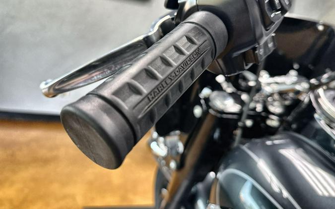 2025 Harley-Davidson® Heritage Classic Iron Horse Metallic Black Trim