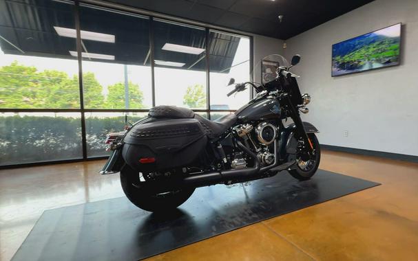 2025 Harley-Davidson® Heritage Classic Iron Horse Metallic Black Trim