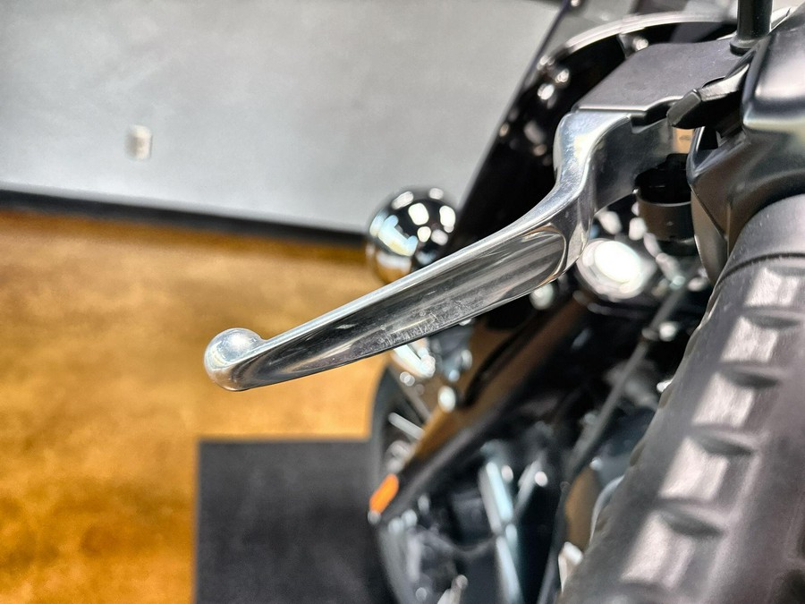 2025 Harley-Davidson® Heritage Classic Iron Horse Metallic Black Trim