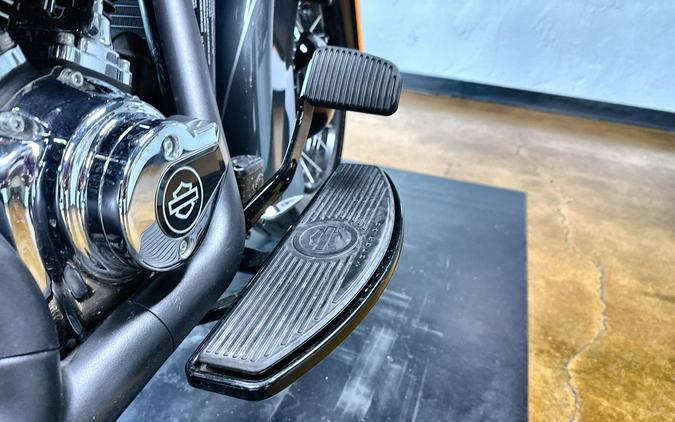 2025 Harley-Davidson® Heritage Classic Iron Horse Metallic Black Trim