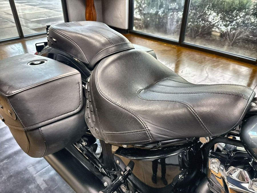 2025 Harley-Davidson® Heritage Classic Iron Horse Metallic Black Trim