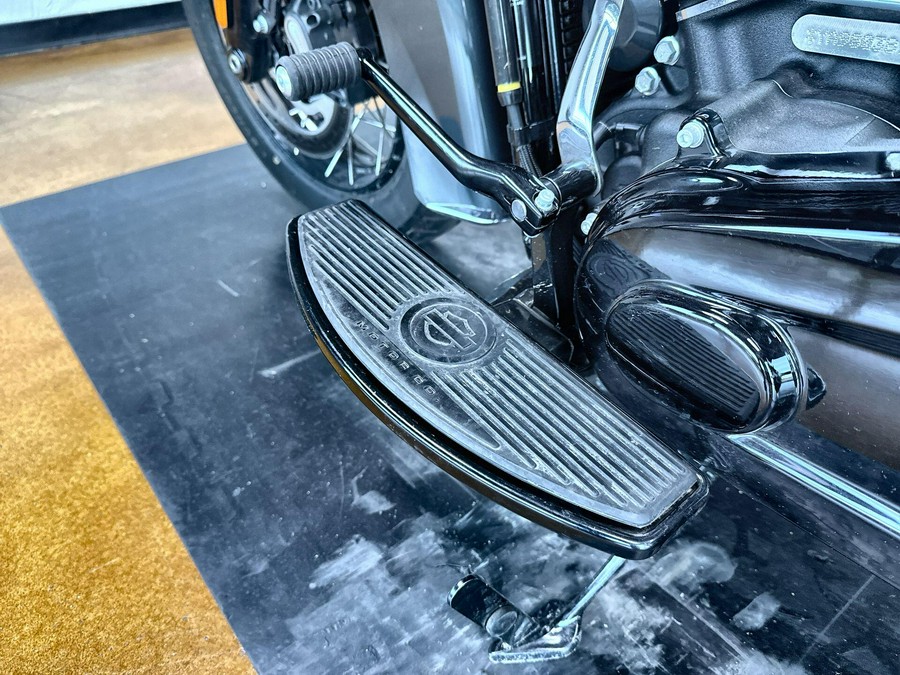 2025 Harley-Davidson® Heritage Classic Iron Horse Metallic Black Trim