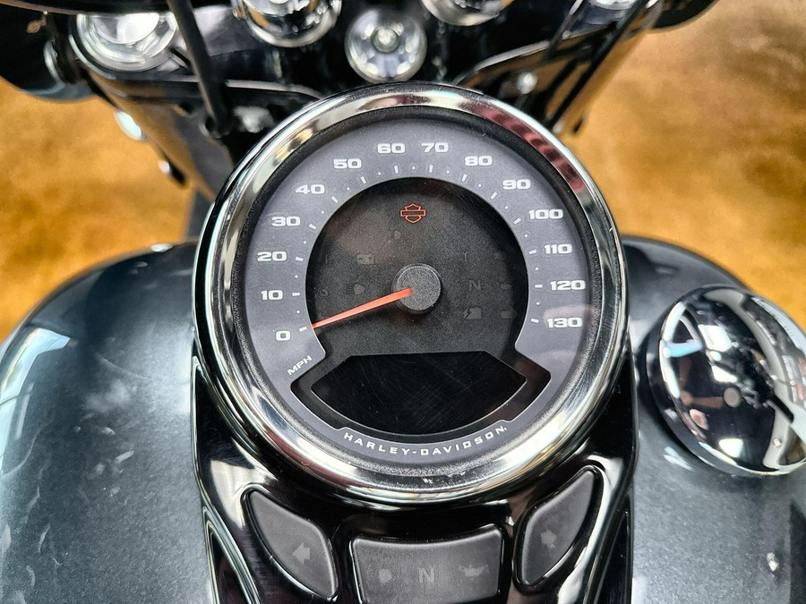 2025 Harley-Davidson® Heritage Classic Iron Horse Metallic Black Trim