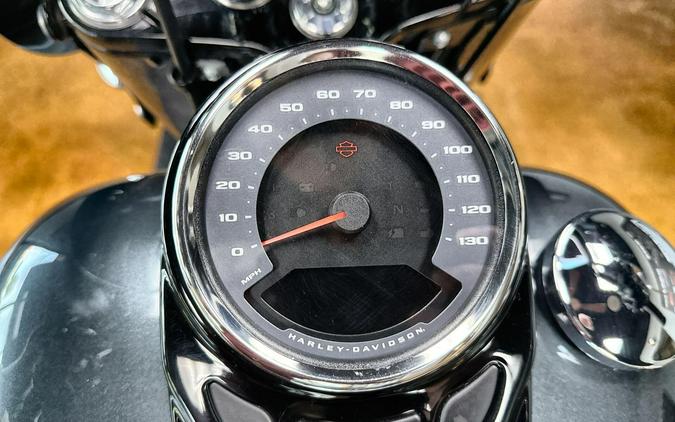 2025 Harley-Davidson® Heritage Classic Iron Horse Metallic Black Trim