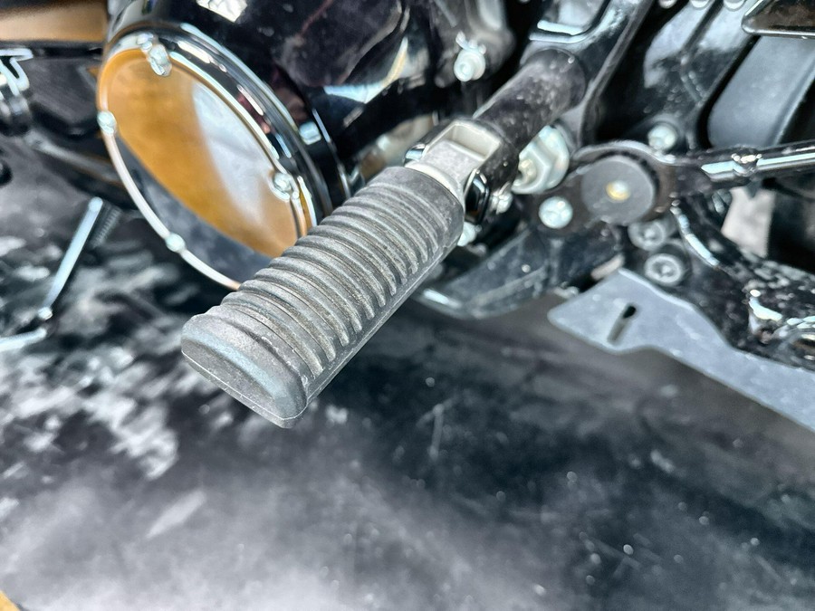 2025 Harley-Davidson® Heritage Classic Iron Horse Metallic Black Trim